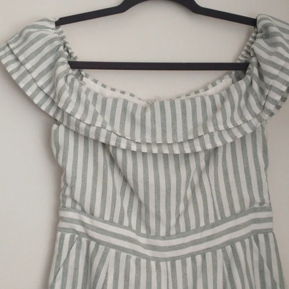 Lulu's green chambray striped ruffle romper S - Picture 5 of 10